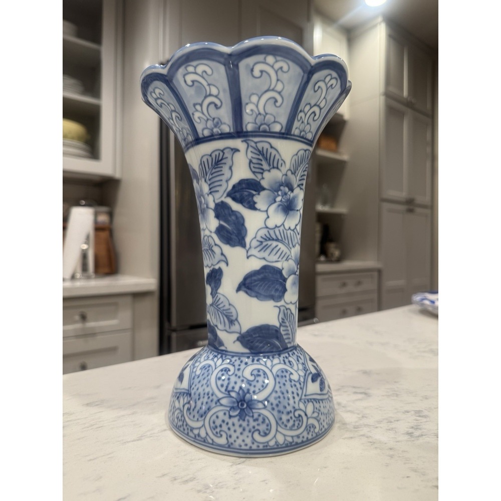 vintage blue and white ceramic vase. Made In Thailand.‎ Gorgeous